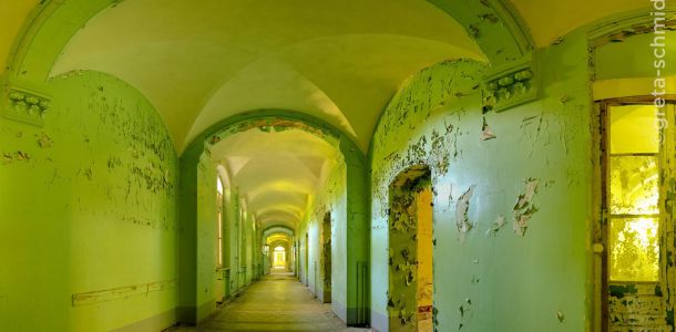 Frauensantorium Gang 180x120