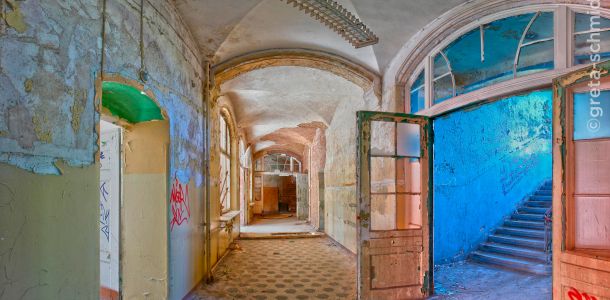 Frauensantorium Pavillon Gang 150x100