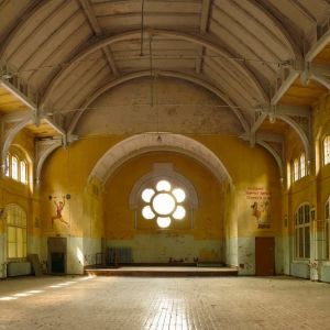 maennersanatorium sporthalle 180x60 scharf